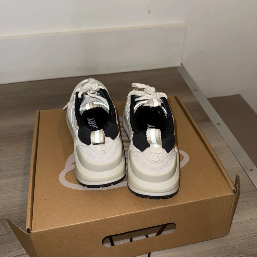 Burberry White and Black Women's Sneakers - Picture 5 of 13
